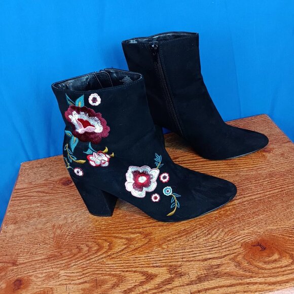 Express Boots Womens Sz 8 Faux Suede Embroidered Floral Ankle Booties Block Heel - Picture 9 of 15